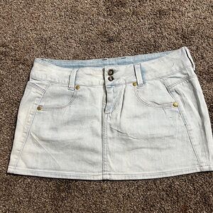 Colin’s Y2k Light-Wash Denim Mini Skirt